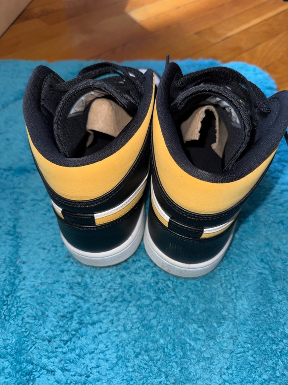 Air Jordan 1 Mid - Picture 3 of 9